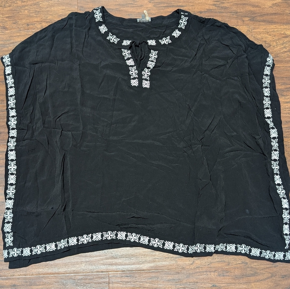 Vince Camuto Swim Cover Up Black with White Embroidery - Picture 4 of 7